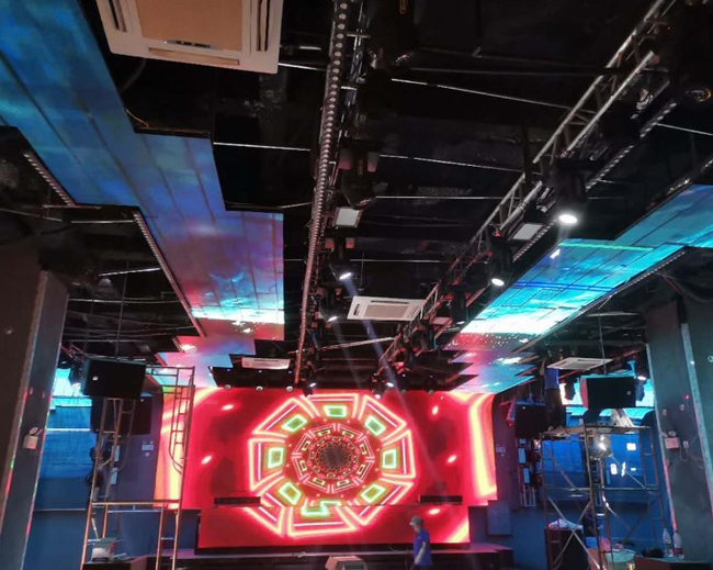 肇庆酒吧 P4 高清 LED 多画面互动氛围项目