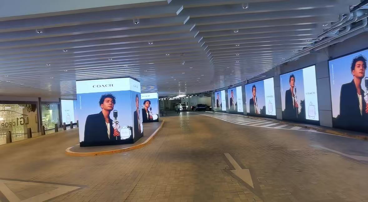 上海兴业太古汇地下车库 11 屏联动 P1.86 LED 显示控制系统项目
