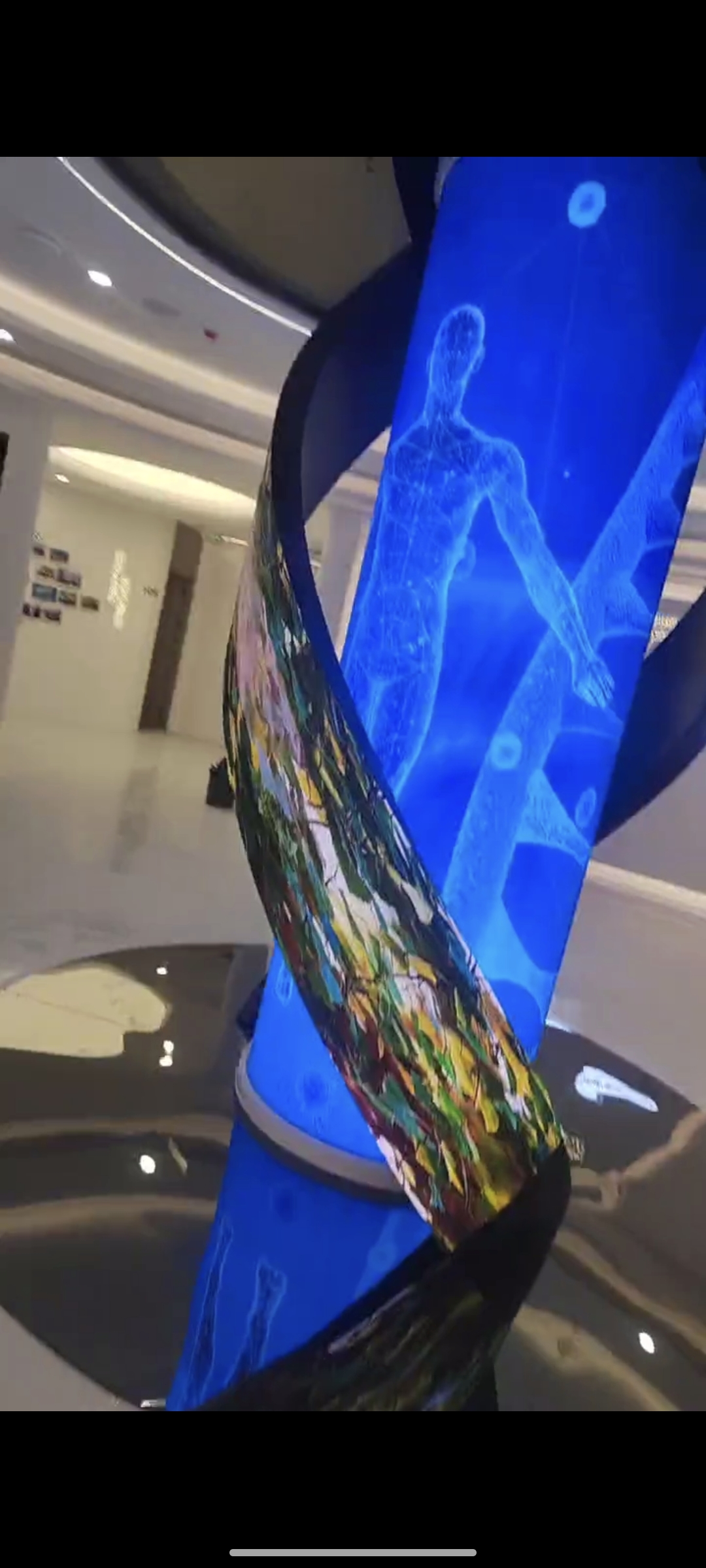 杭州科技馆滑轨飘带异形 LED 显示系统项目